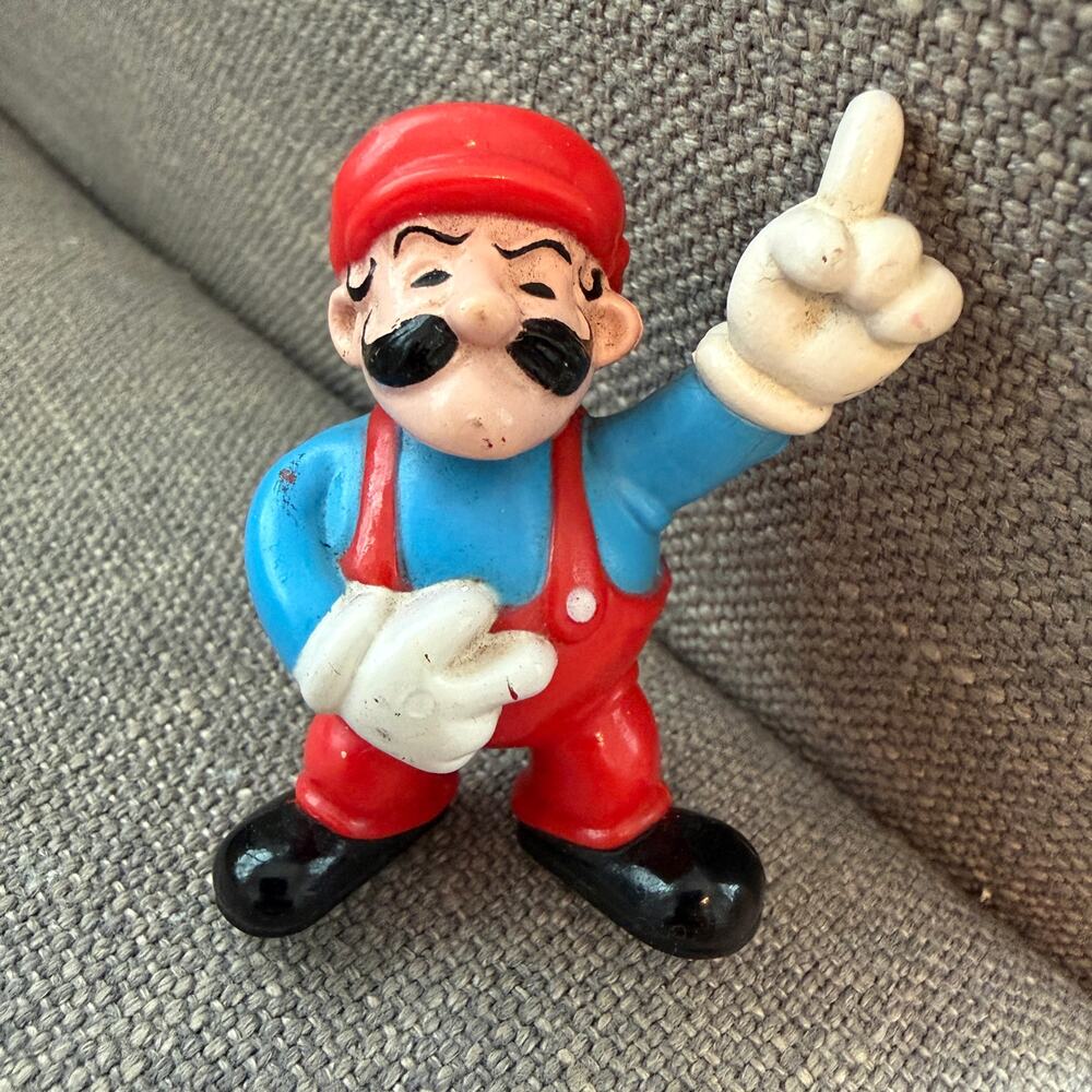 Vintage 1981 Super Mario Bros Nintendo-Coleco PVC Figure 2" Tall